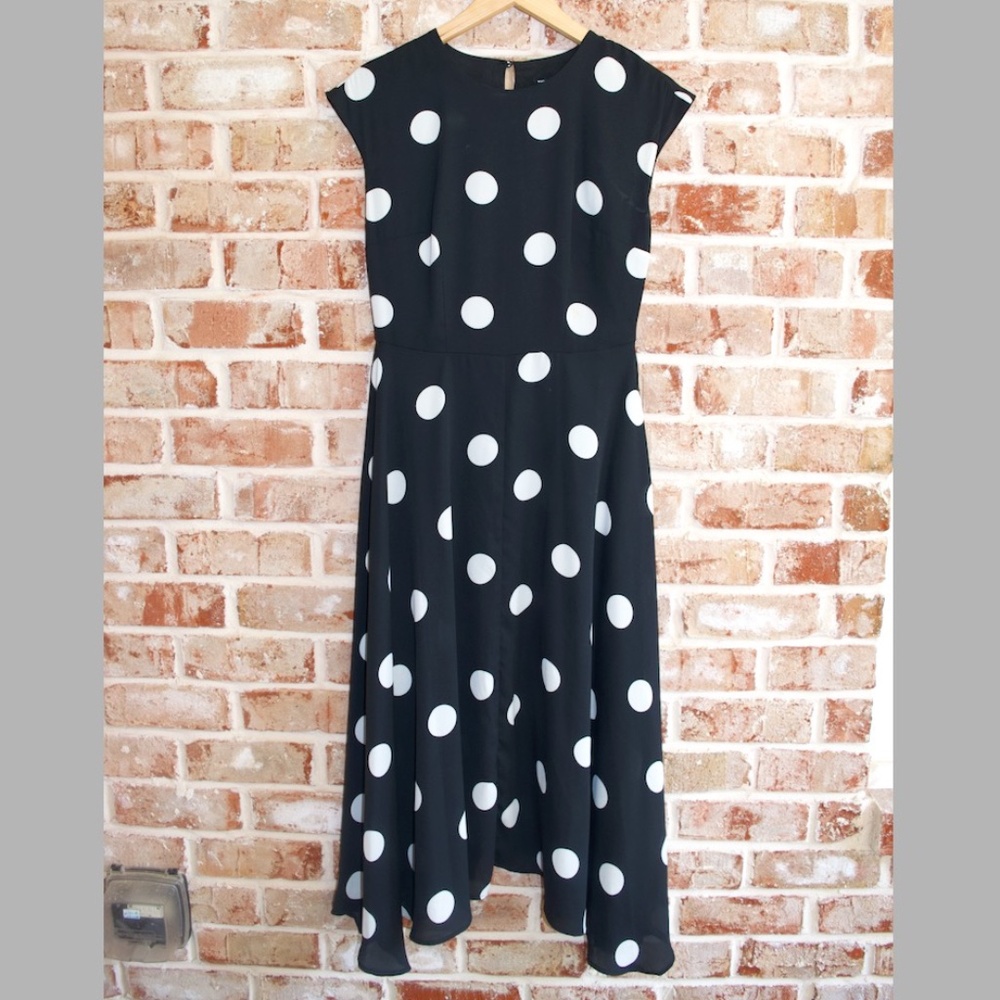 NWOT Women's Who What Wear black and white polka dot dress, size XS
